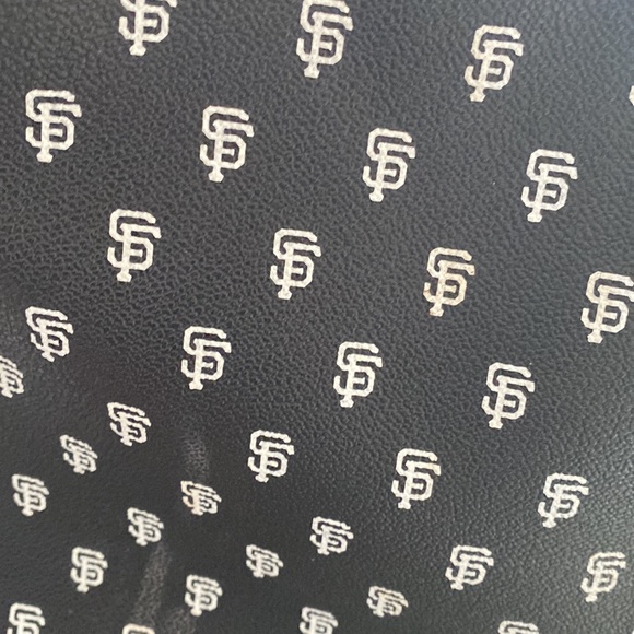 Dooney & Bourke Giants edition purse - Picture 4 of 16